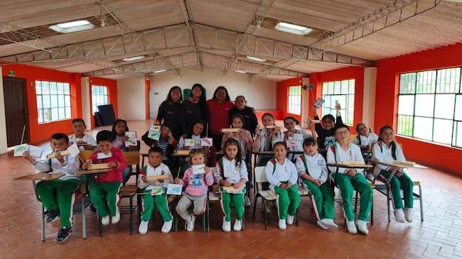 Su salón de clases en la Institución Educativa Francisco de Paula Santander se convirtió por un día en un espacio para explorar y descubrir.