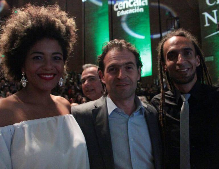 Alcalde electo Federico Gutierrez (centro) junto a los concejales electos Daniela Maturana y Daniel Carvalho.