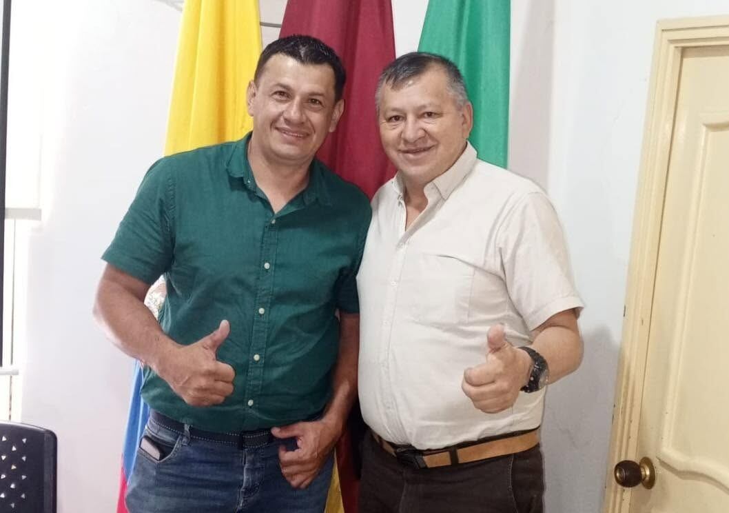 Tomada de Facebook: alcalde de Ataco, Héctor Fabio Muñoz; y exalcalde Miller Aldana. 