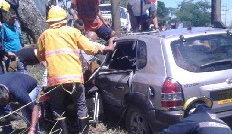 Rescate de heridos en accidente de tránsito en el Tolima