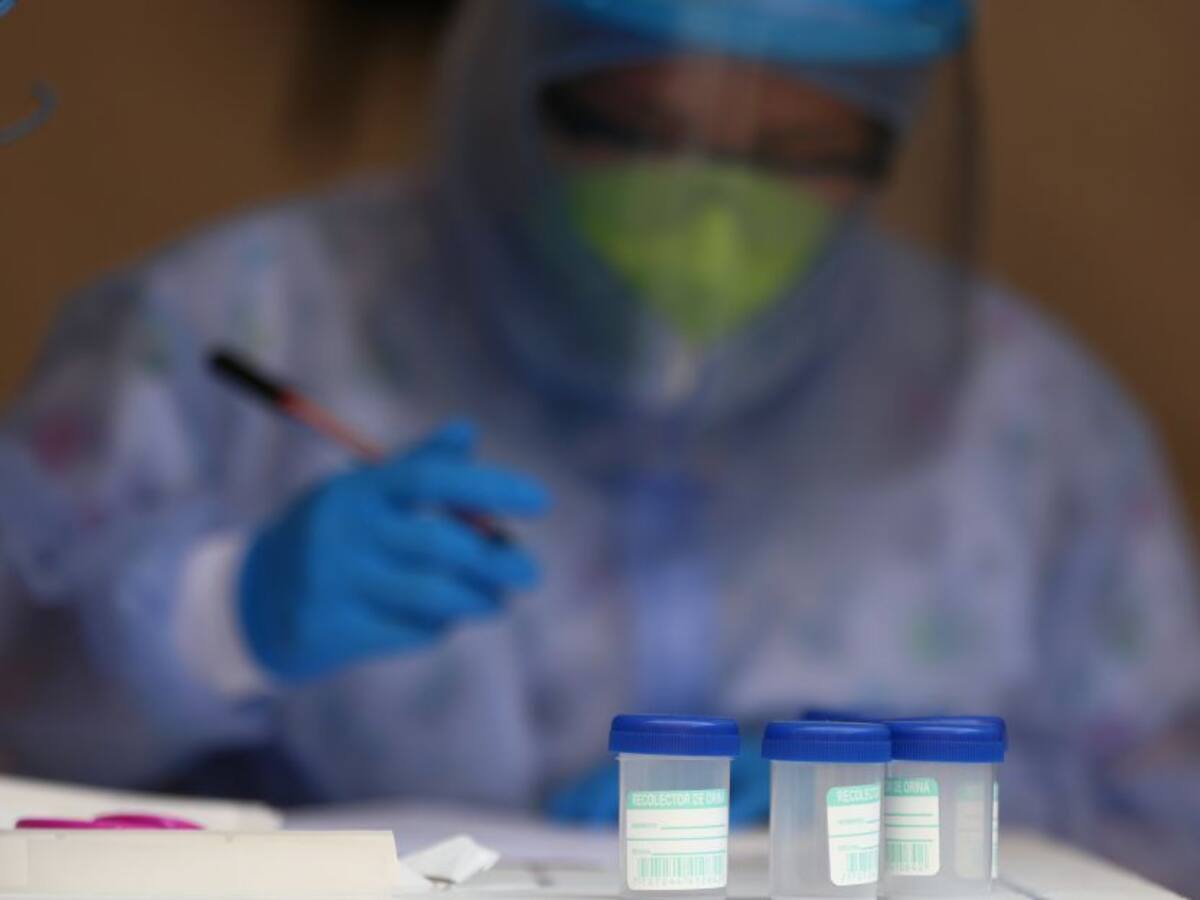 Supersalud alerta por represamiento de 30.470 pruebas en laboratorios