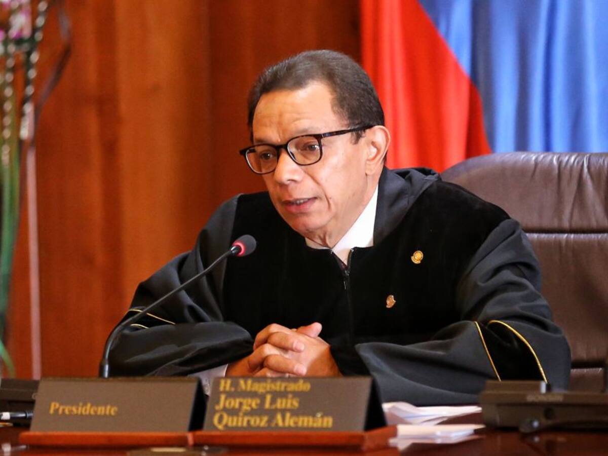 Cuando Uribe deja de ser senador el juez pasa de la CSJ a un juez ordinario