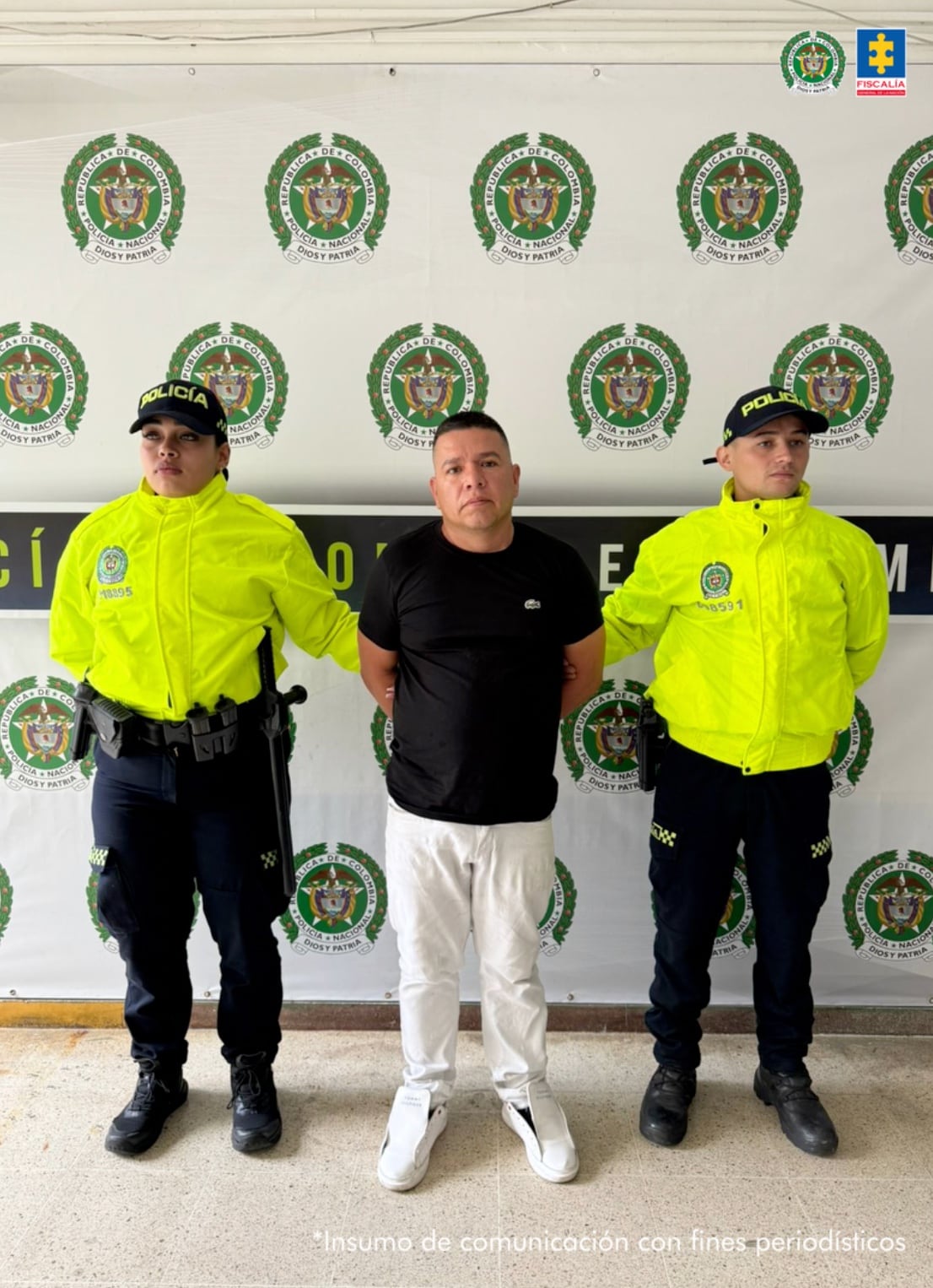 Medida de aseguramiento par acordeonero vallenato por realizar pornografía infantil. Foto: Fiscalía General de la Nación.