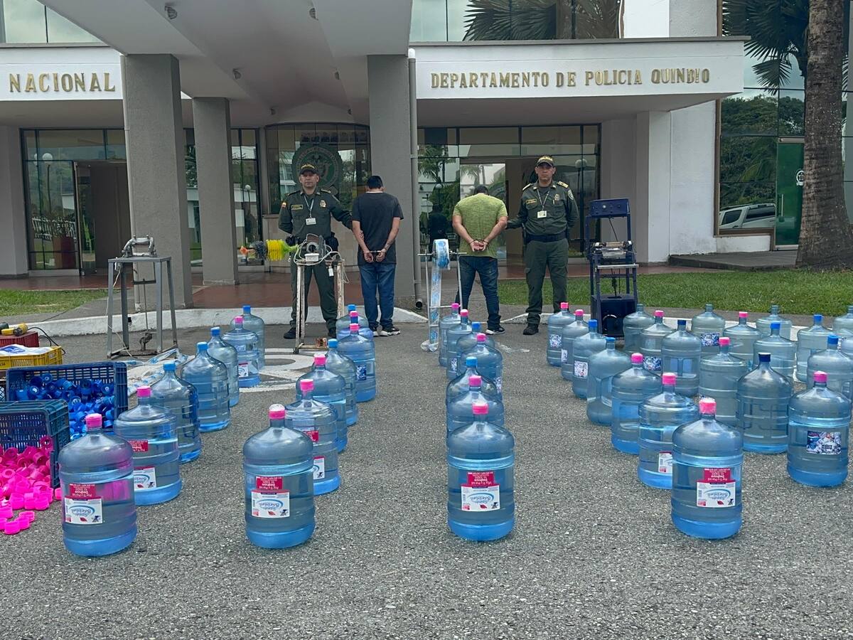¡Insólito! En Armenia embotellaban agua ilícitamente dentro de una vivienda