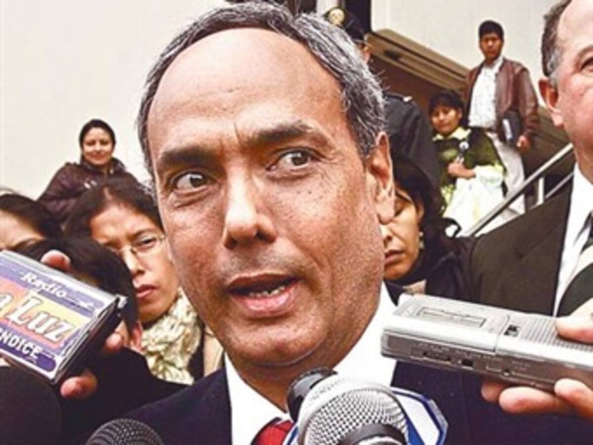 El fútbol peruano reeligió a Burga en medio de denuncias de fraude