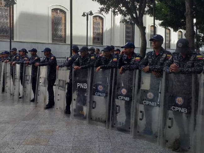 Presencia policial en Asamblea venezolana por presunta alerta de bomba