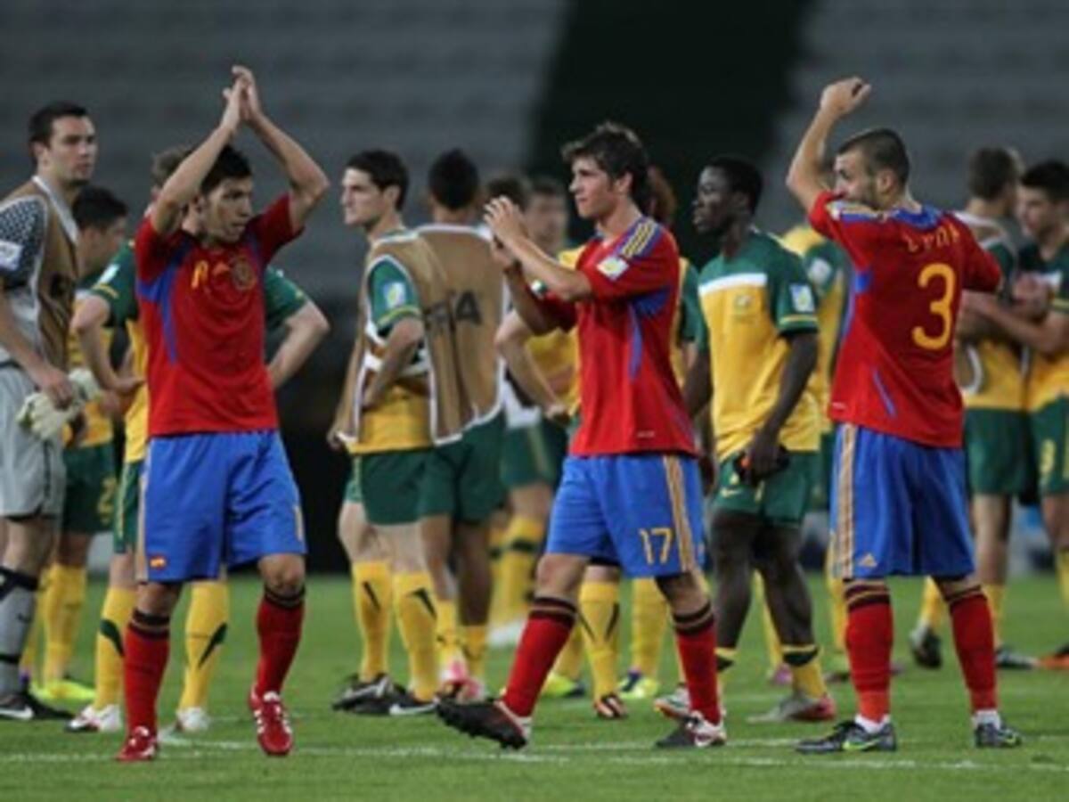 España golea a Australia y lidera Grupo C
