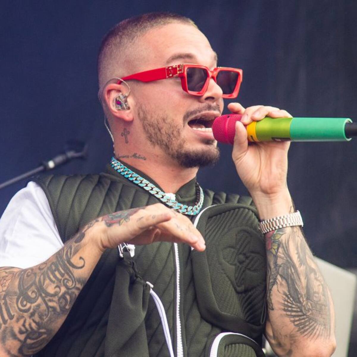 J Balvin se pronunció sobre la polémica de su canción y video "Perra"