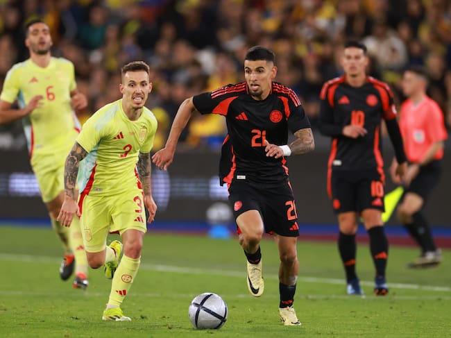 LONDON, ENGLAND - MARCH 22: Daniel Munoz of Colombia in action with Alex Grimaldo of Spainduring the international friendly match between Spain and Colombia at London Stadium on March 22, 2024 in London, England. (Photo by Marc Atkins/Getty Images)