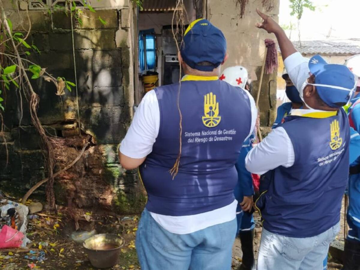 En Cartagena desalojan 2 viviendas ubicadas en zona de alto riesgo