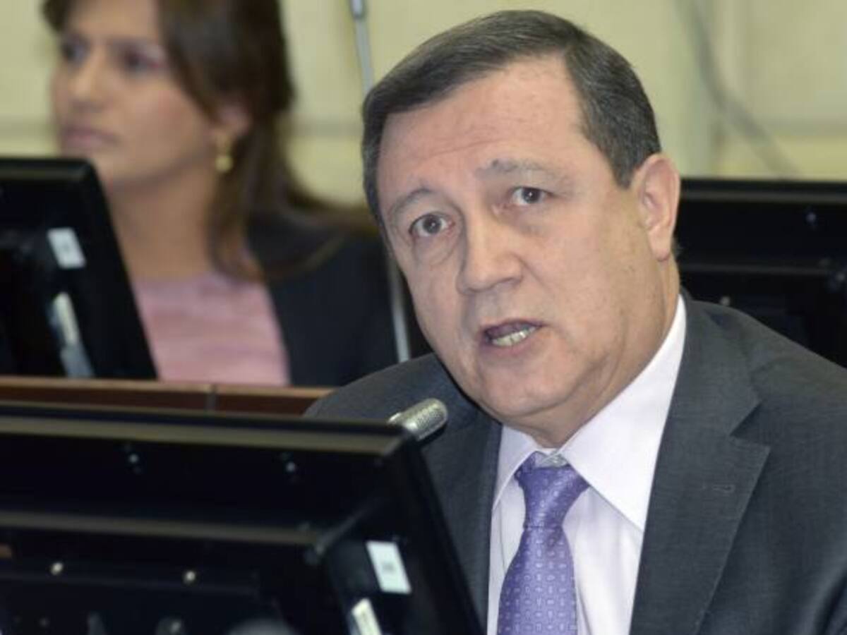 Uribismo cita a Montealegre por “gastos exagerados” en Fiscalía