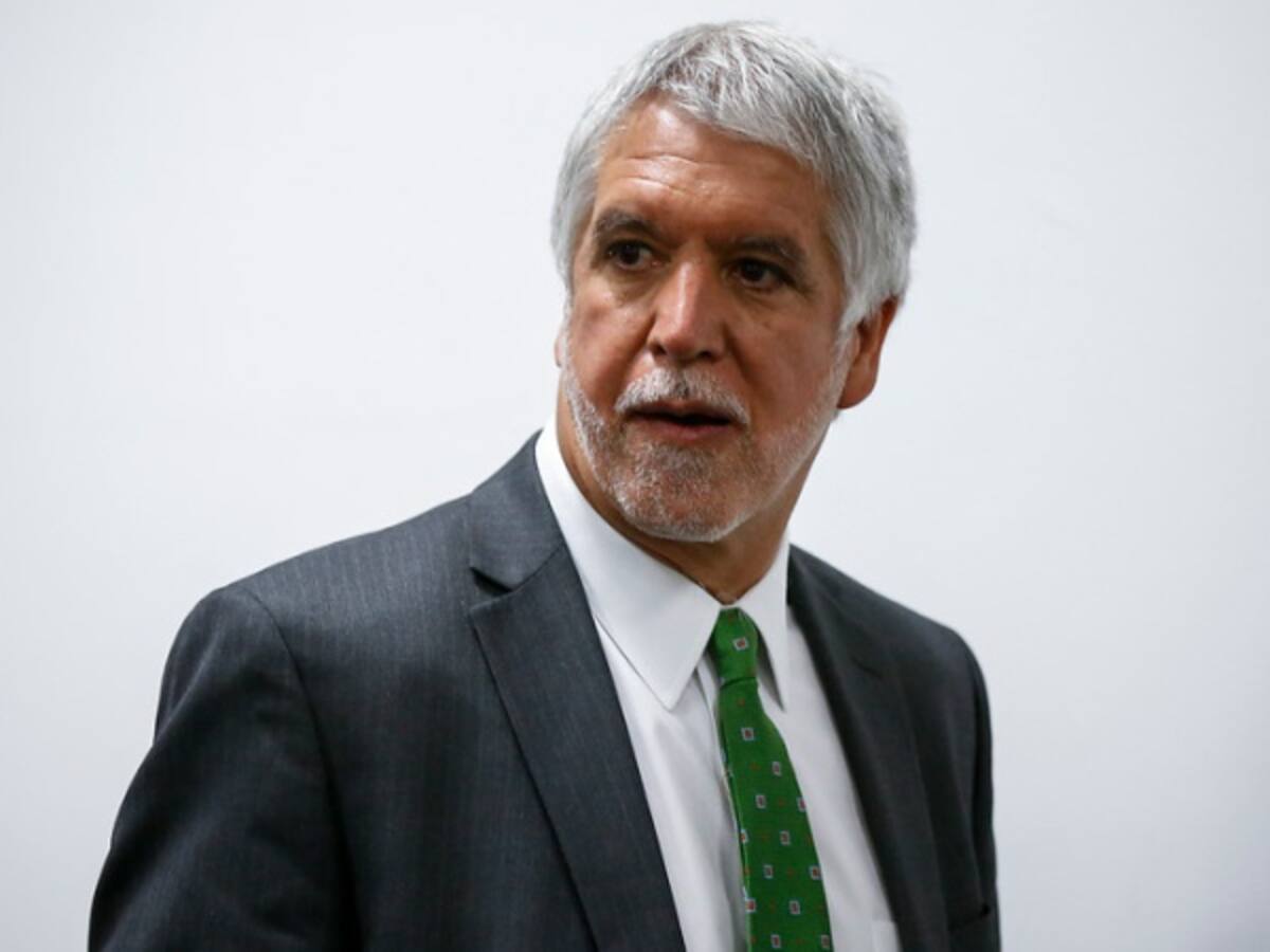 Por politiquería Acueducto no tiene recursos ni para descontaminar quebradas: Peñalosa