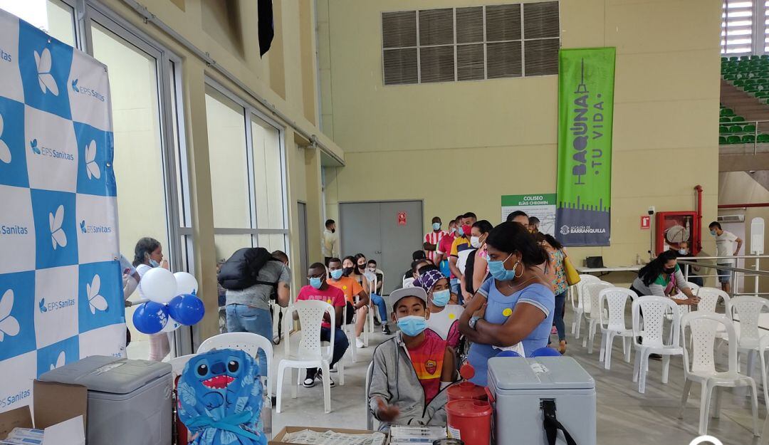 Vacunación en el Coliseo Elías Chegwin