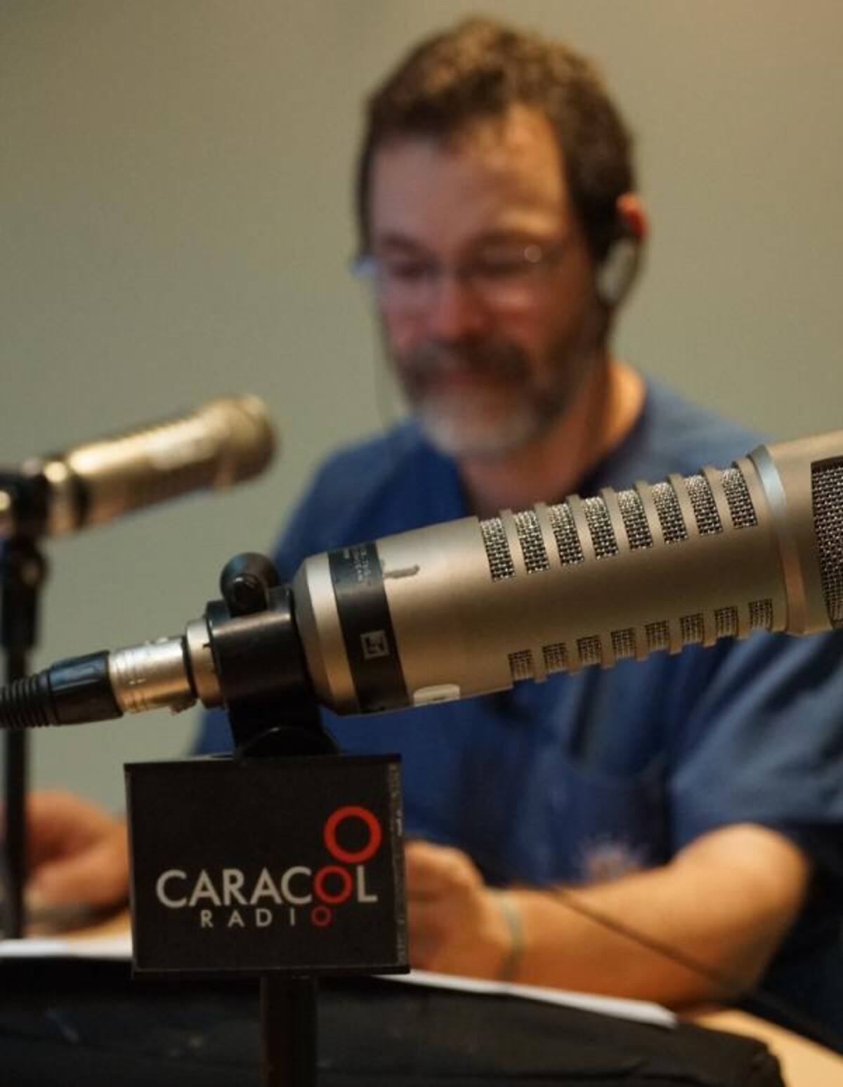 Cada noche se abren los micrófonos de Caracol Radio para los especialistas invitados en Sana Mente.