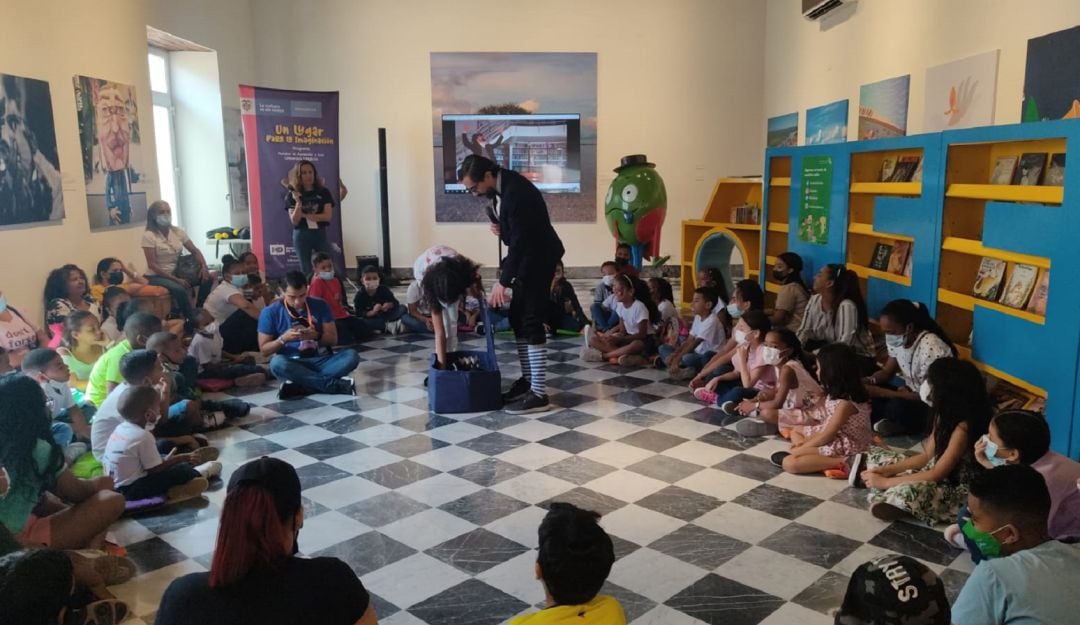 Se encargará de fomentar un espacio educativo e interactivo con los visitantes con el desarrollo de talleres y actividades