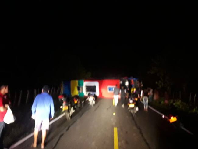 Dos muertos al accidentarse otro bus de la campaña de Vargas Lleras