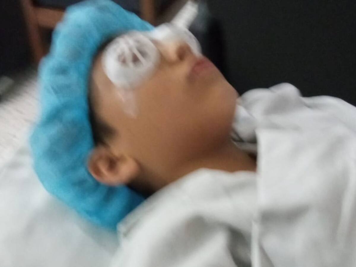 Madre implora ayuda para salvar los ojos de su hijo de 11 años