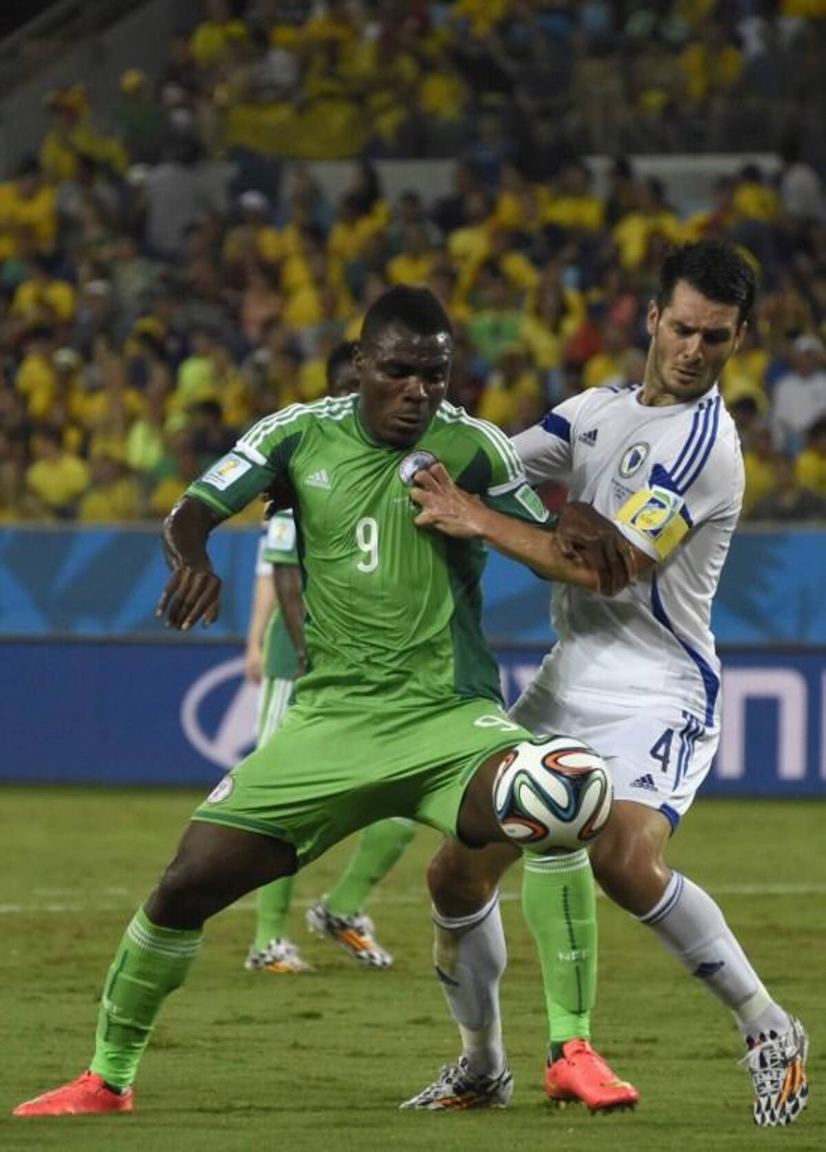 Peter Odemwingie marcó el único gol del partido en el que los nigerianos sobrepasaron a los bosnios que se despiden del Mundial.