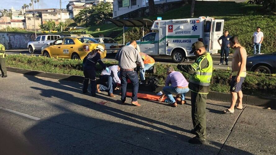 Una de las víctimas murió antes del mediodía, mientras que la otra se encuentra en cuidados intensivos. Foto: Jairo López, director de la Unidad de Gestión del Riesgo de Manizales