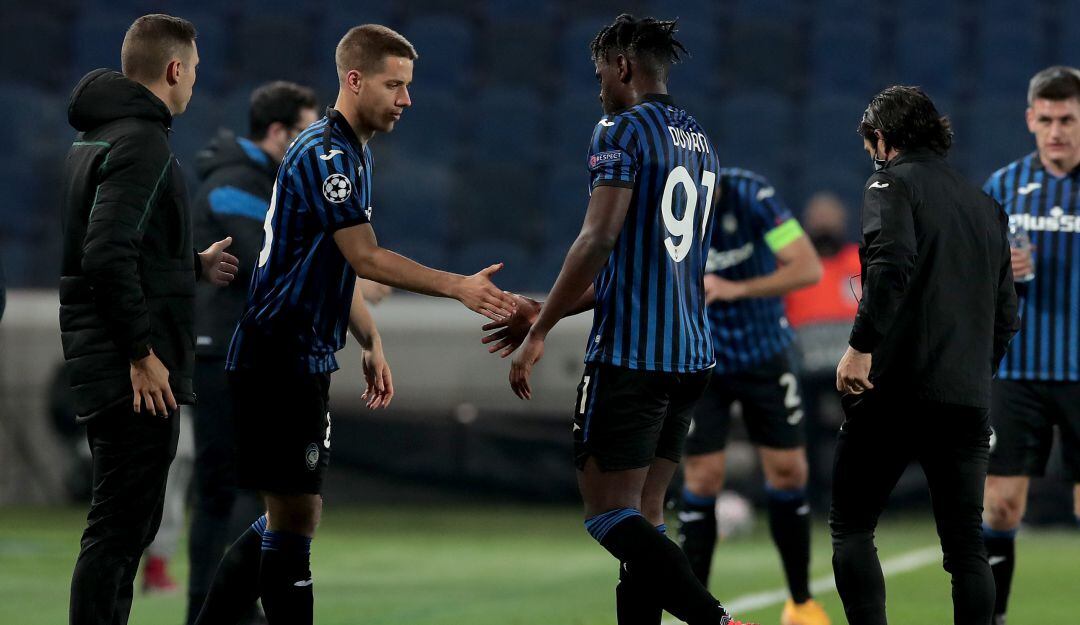 Duvan Zapata, sustituido al minuto 30 en el partido contra Real Madrid.