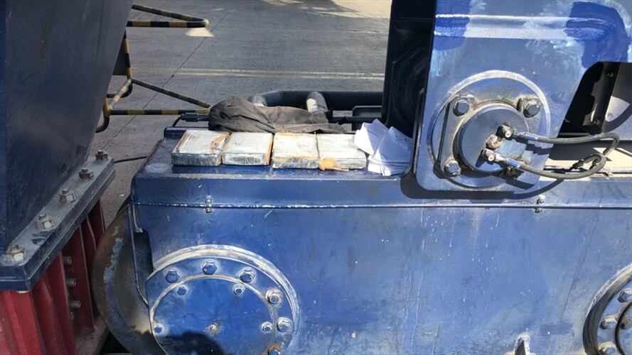 Cocaína en planta eléctrica . Foto: Policía antinarcóticos