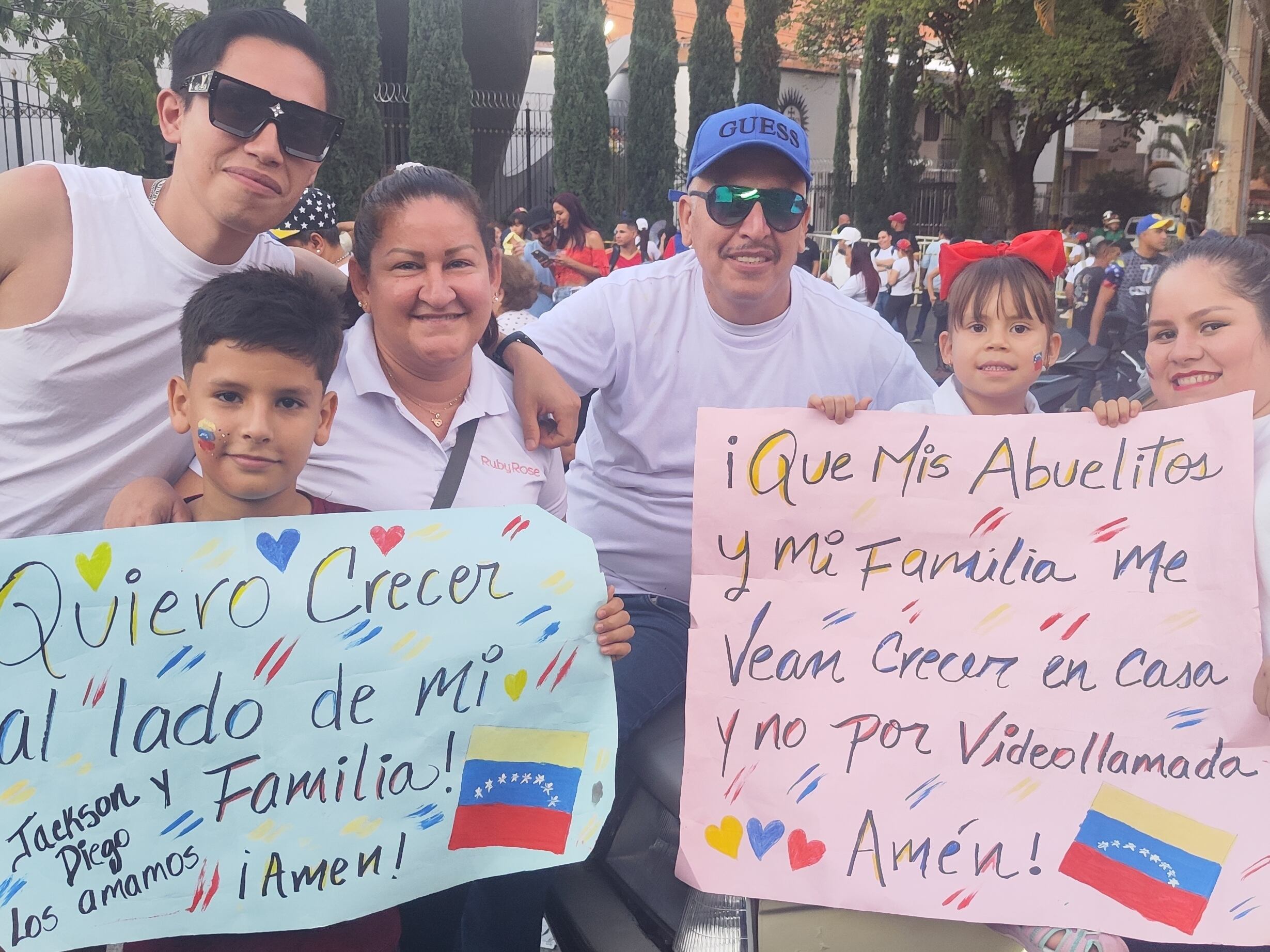 Plantón venezolanos en Medellín- foto Caracol Radio