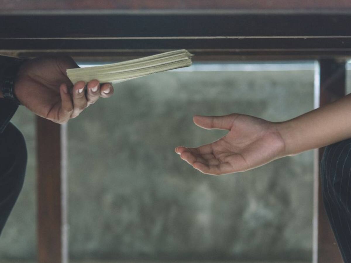 Un senador habría sido beneficiado por los señalados fiscales de la mafia