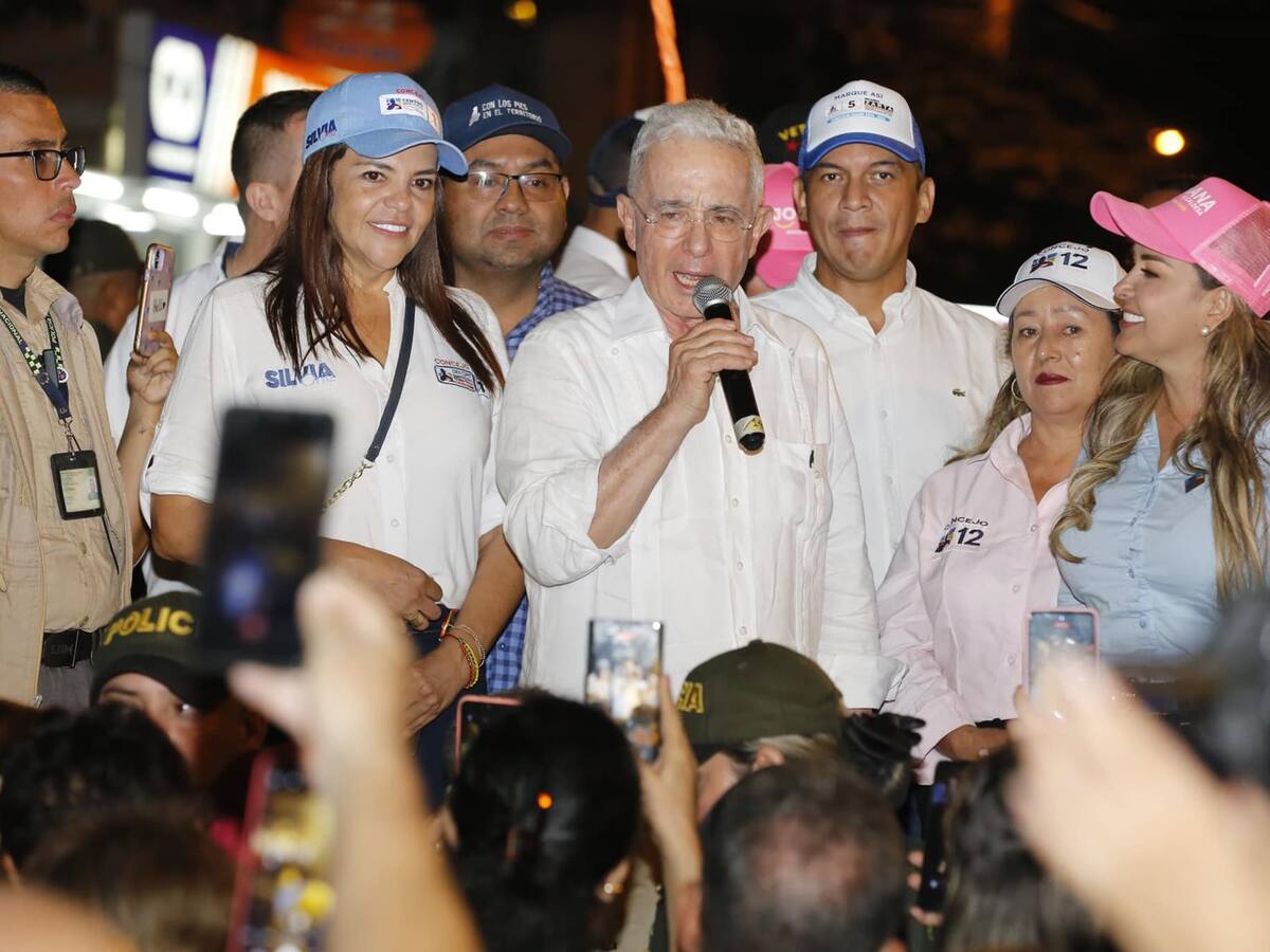 “Me preocupa que se fortalezcan las guardias campesinas”: expresidente Uribe