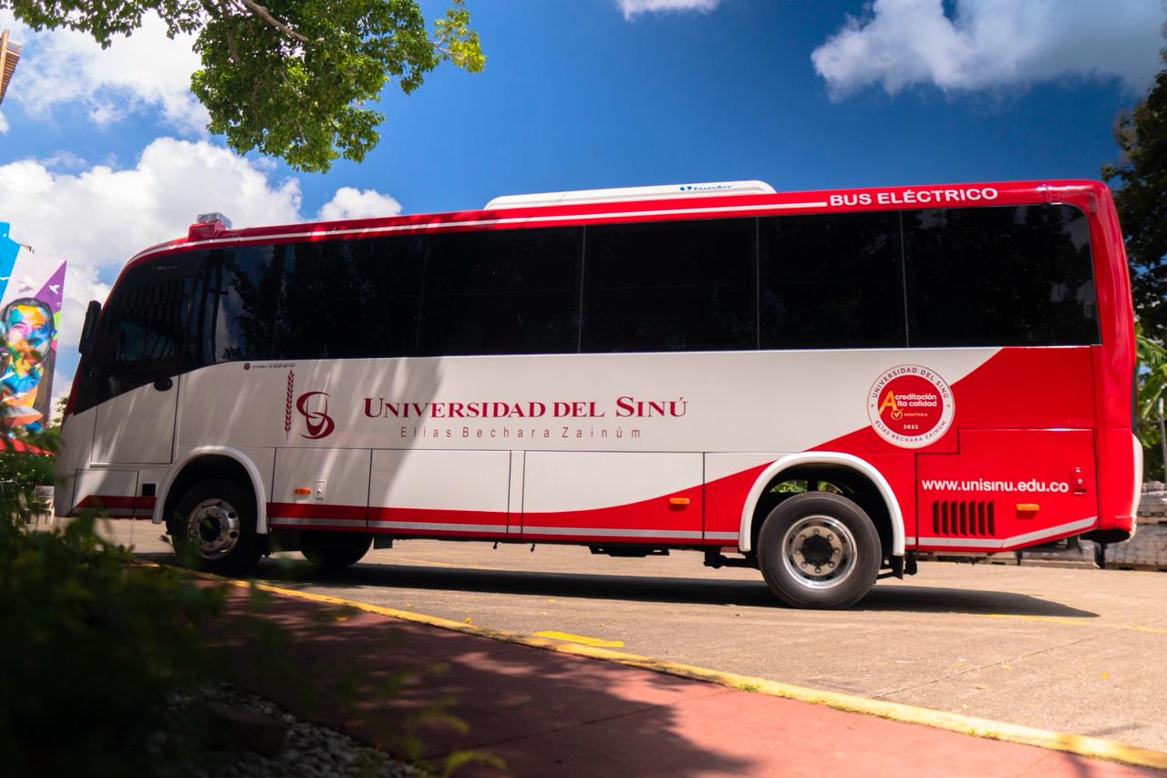 Unisinú: primera institución de educación superior del Caribe con servicio de bus eléctrico para estudiantes. Foto: prensa Unisinú.