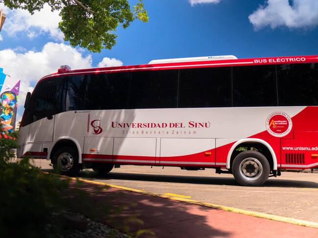 Unisinú: primera institución de educación superior del Caribe con servicio de bus eléctrico para estudiantes. Foto: prensa Unisinú.