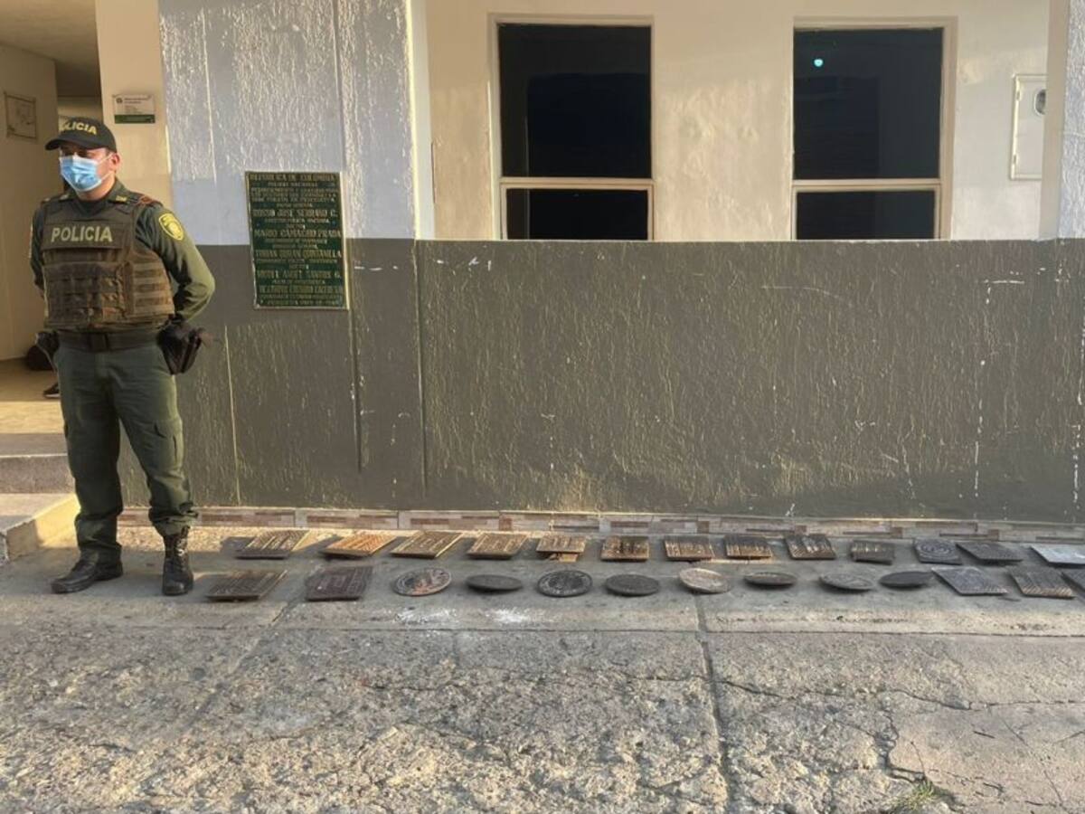 VIDEO: Recuperan 26 tapas de alcantarilla robadas en Piedecuesta