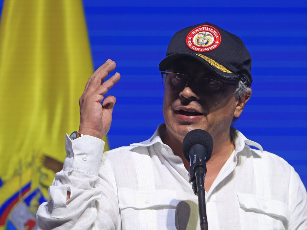 “La ofensiva del Ejército será total”: Petro responde a ataques del EMC en Cauca y Valle