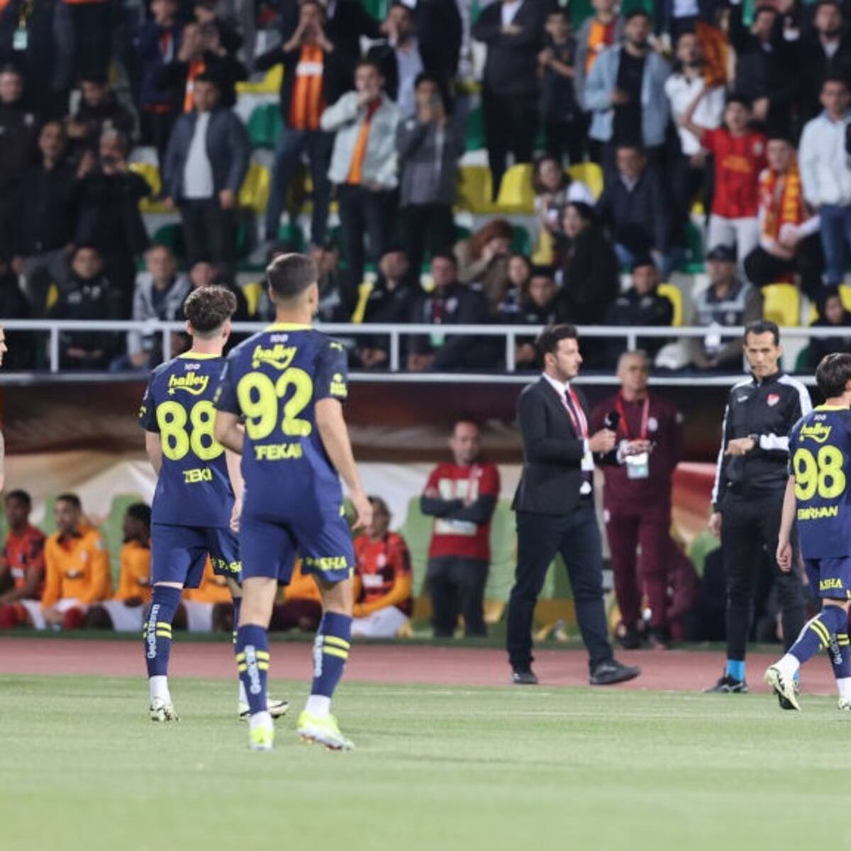 Increíble: Galatasaray ganó el título ante Fenerbahce en un partido que duró un minuto