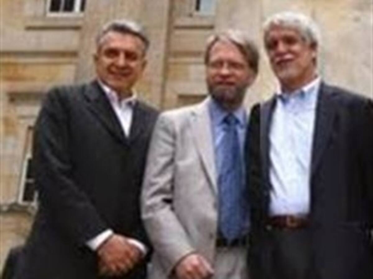 'Los Trillizos' adhieren al Partido Verde Opción Centro
