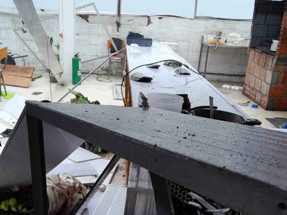 Un fuerte vendaval deja 24 familias afectadas en Risaralda, Caldas