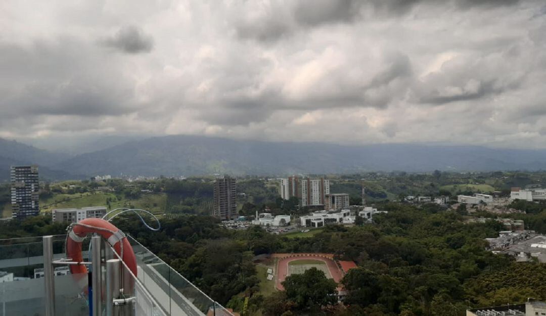 El norte de Armenia desde el piso 17 del Hotel Mocawa