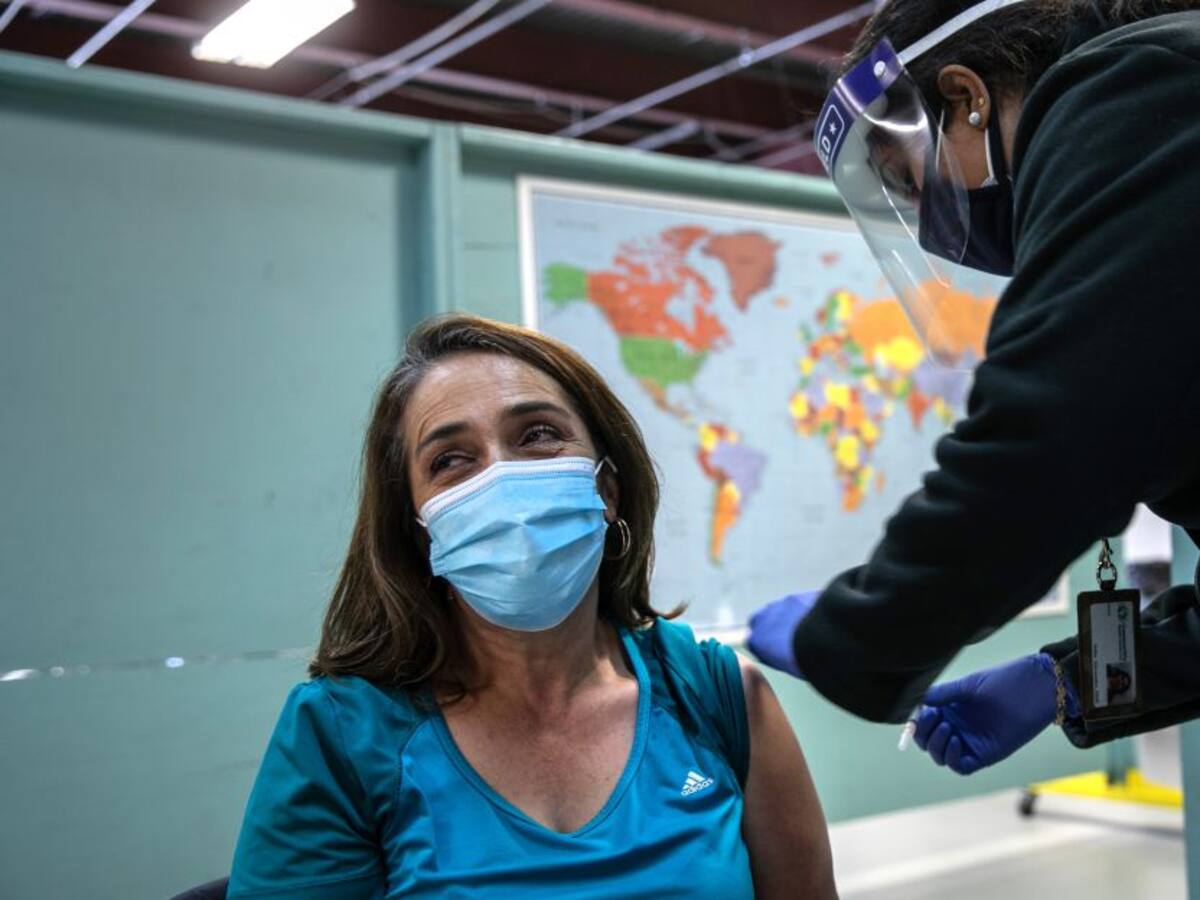 Inició vacunación contra COVID-19 en Consulado de Colombia en NYC