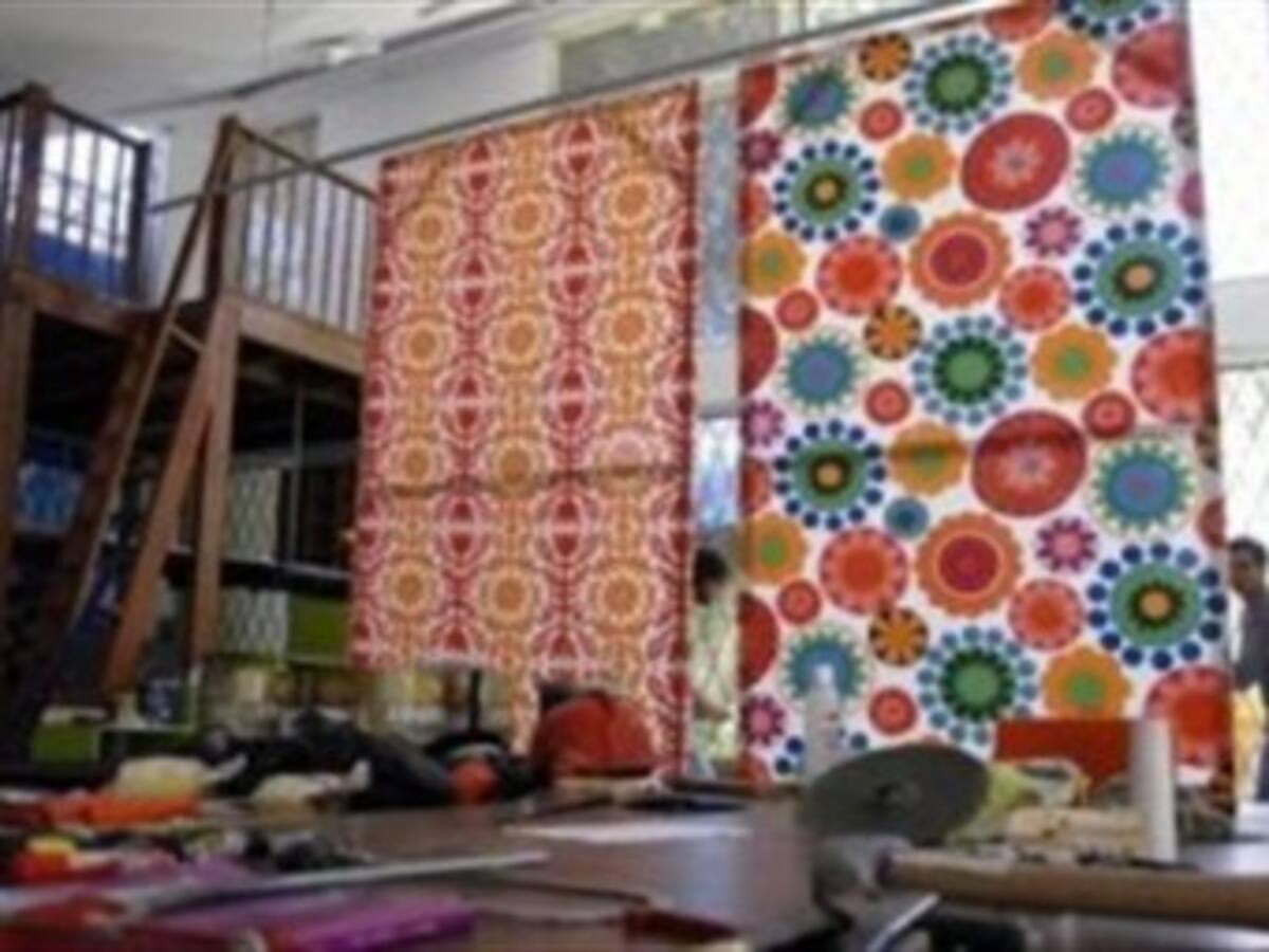Inauguran en Ecuador biblioteca pública construida con materiales reciclados