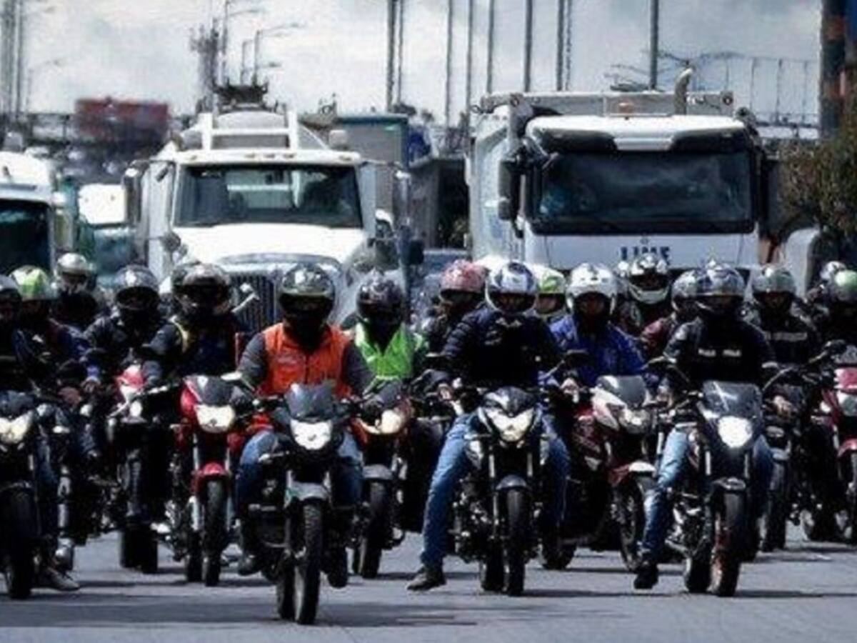 Todo lo que debe saber de la nueva reglamentación de cascos para motos