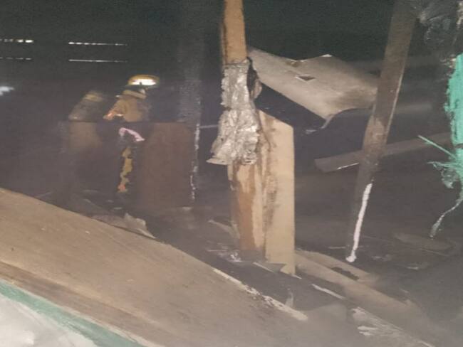 Mujer enfurecida le quemó la casa a su expareja