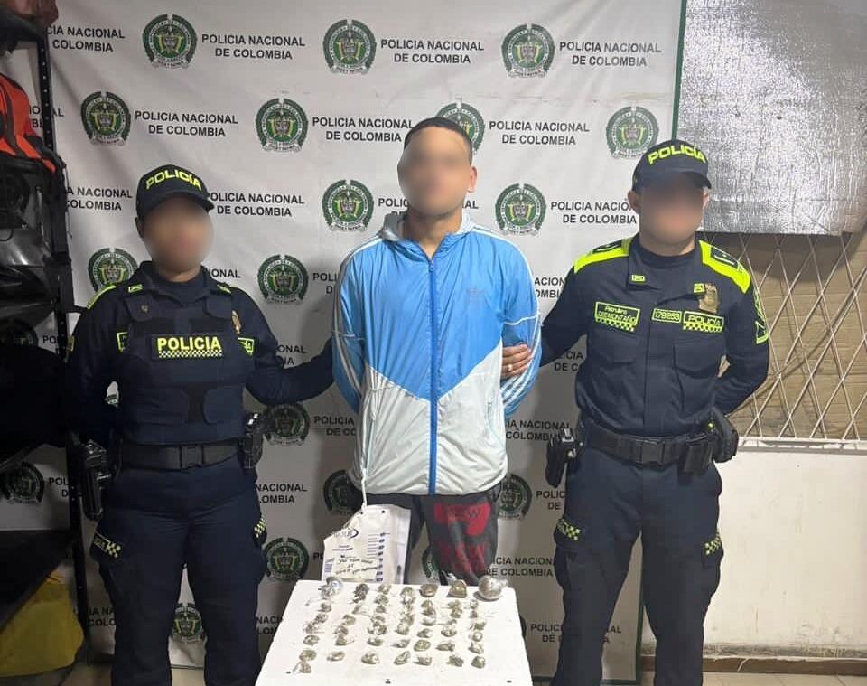 Los procedimientos fueron adelantados en los barrios 20 de Julio, San Fernando y El Libertador, incautando más de 300 dosis de alucinógenos