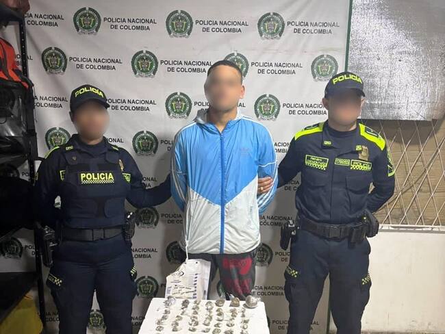 Los procedimientos fueron adelantados en los barrios 20 de Julio, San Fernando y El Libertador, incautando más de 300 dosis de alucinógenos