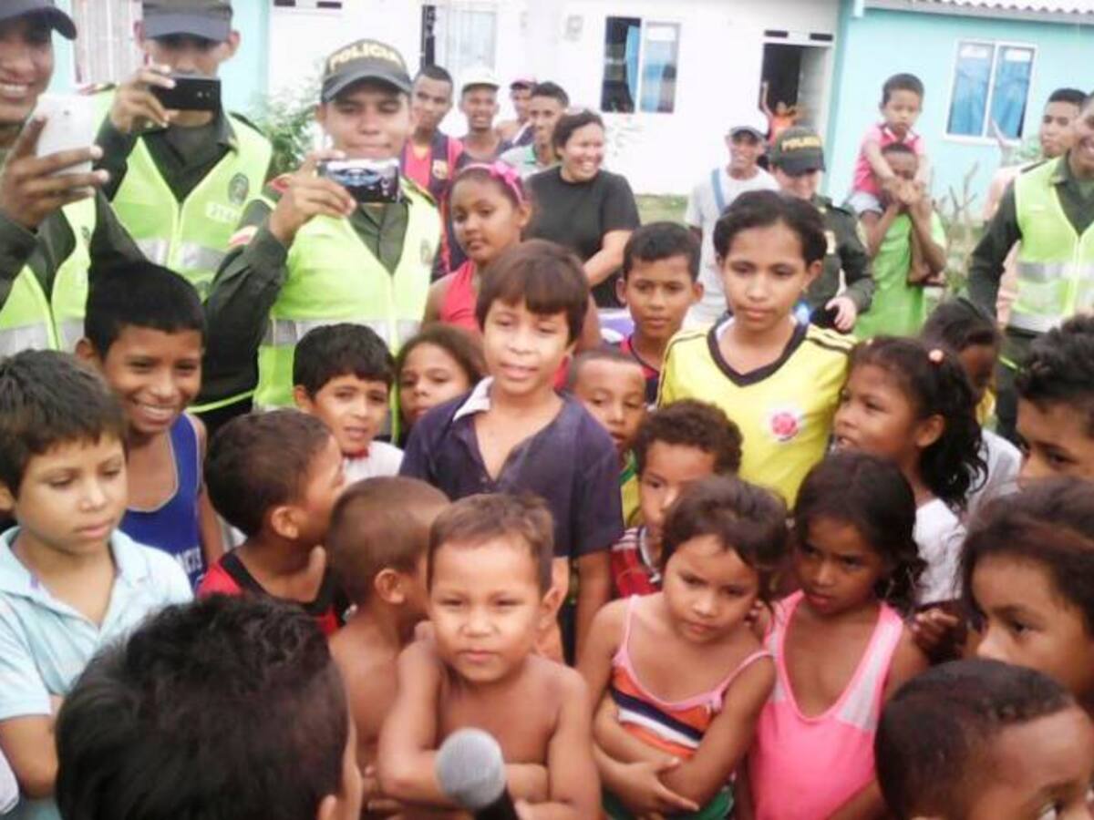 Patrulleros de la Policía de Bolívar educan a niños y niñas en valores cívicos y morales