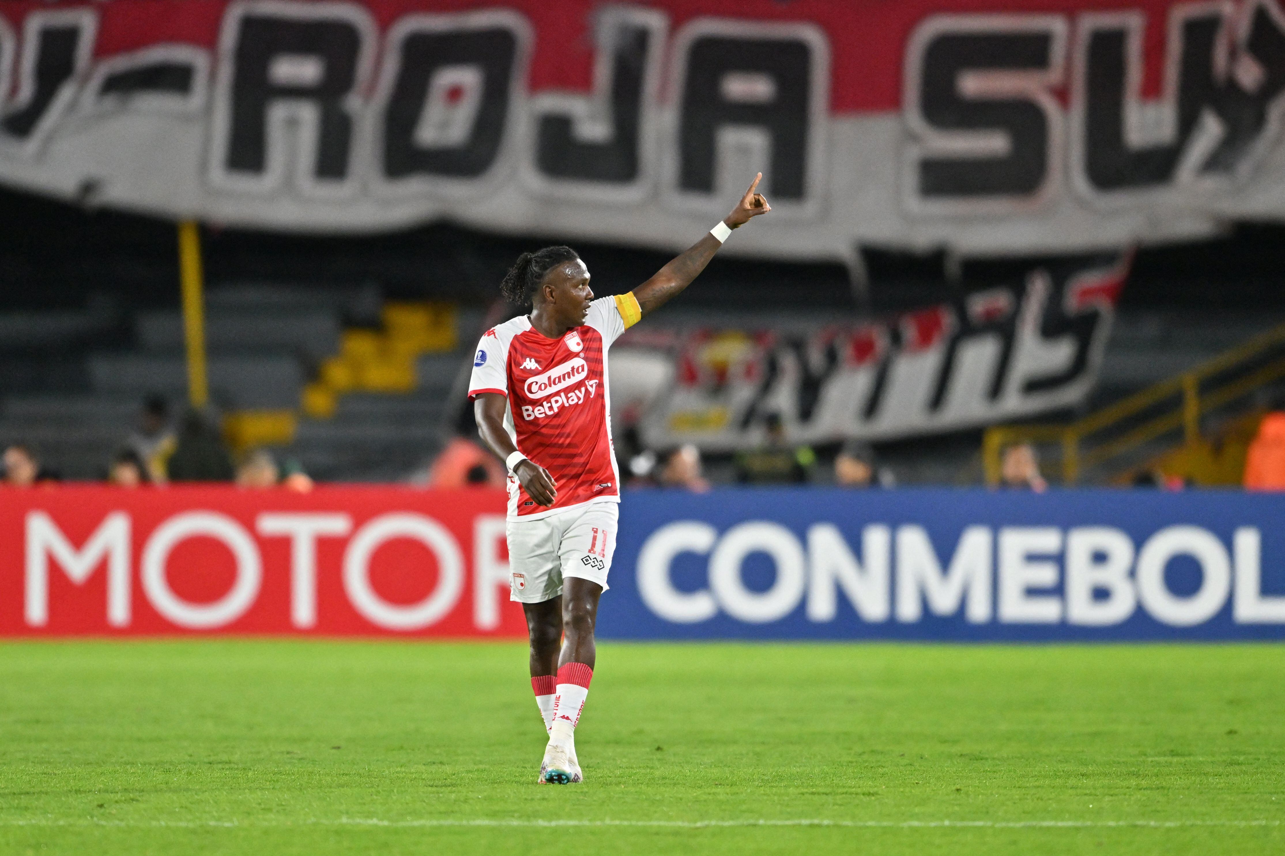 Hugo Rodallega, delantero de Santa Fe. (Photo by JUAN BARRETO/AFP via Getty Images)