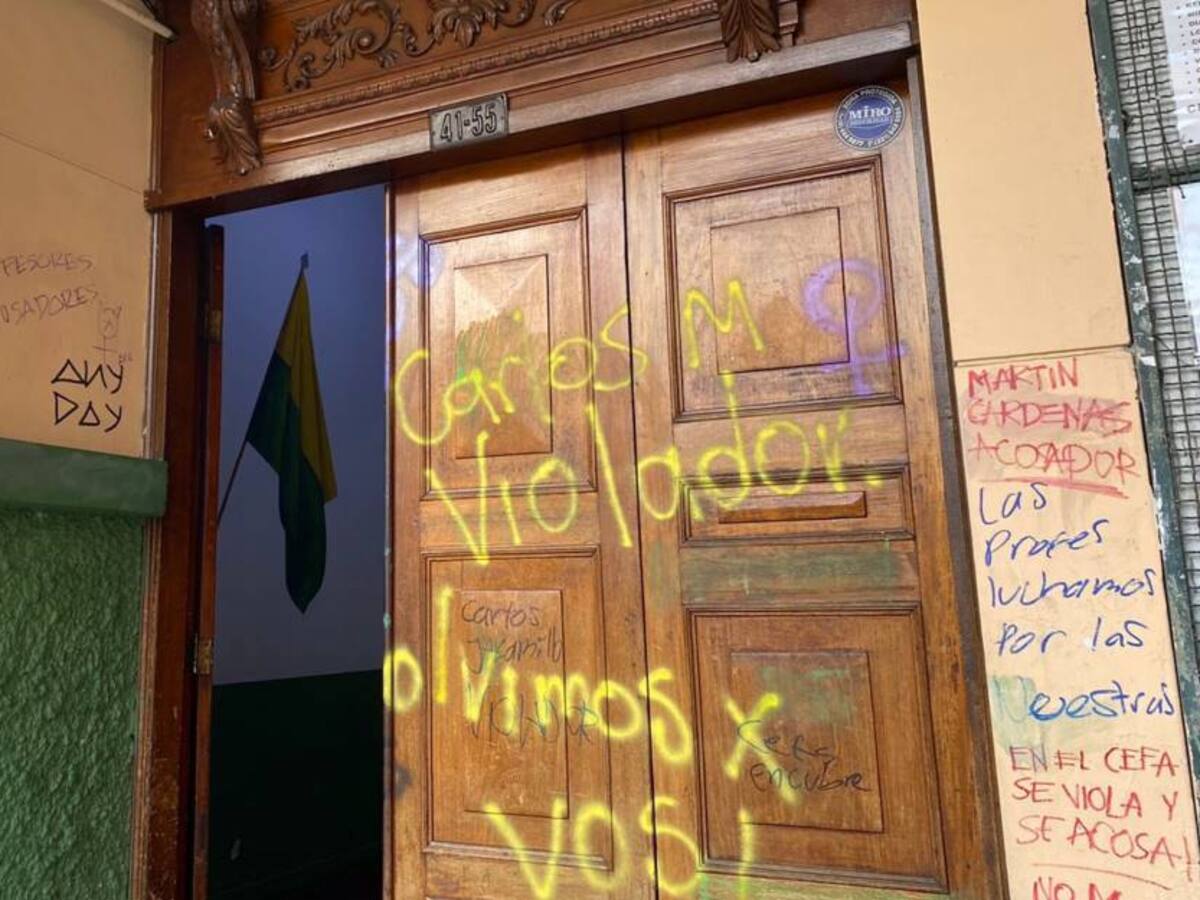 Estudiantes del CEFA hacen plantón para exigir la verdad