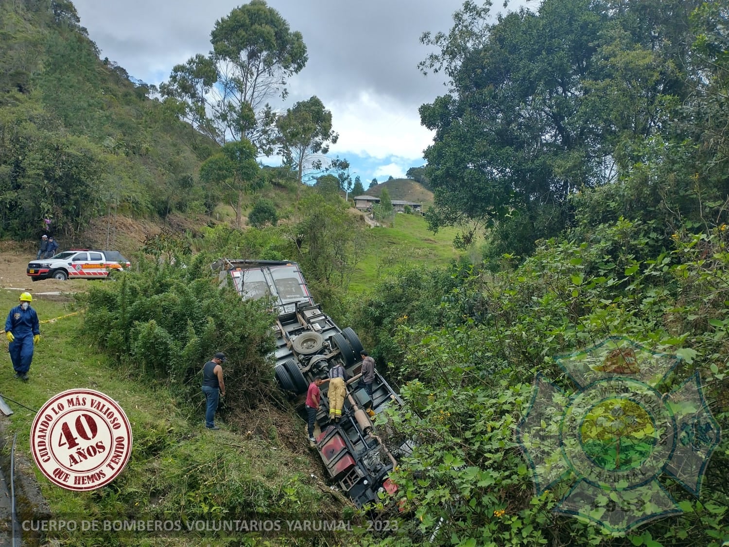 Camión accidentado en Yarumal- foto bomberos del municipio