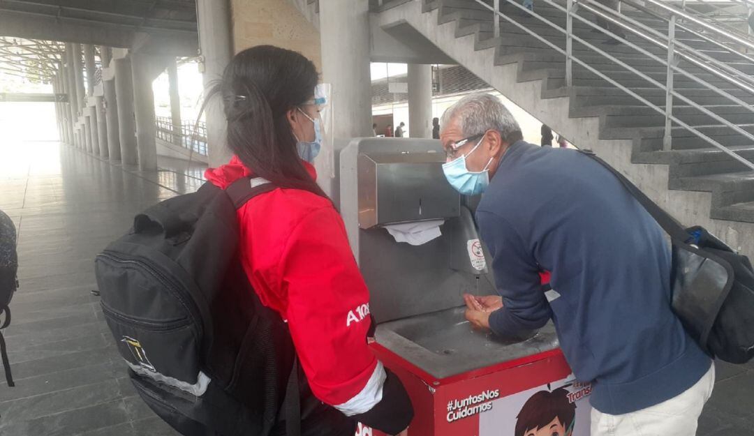 Proponen prohibir entrada a Transmilenio a personas que no estén vacunadas