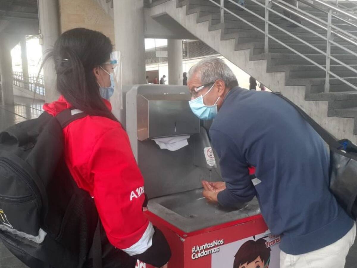 Proponen prohibir entrada a Transmilenio a personas que no estén vacunadas