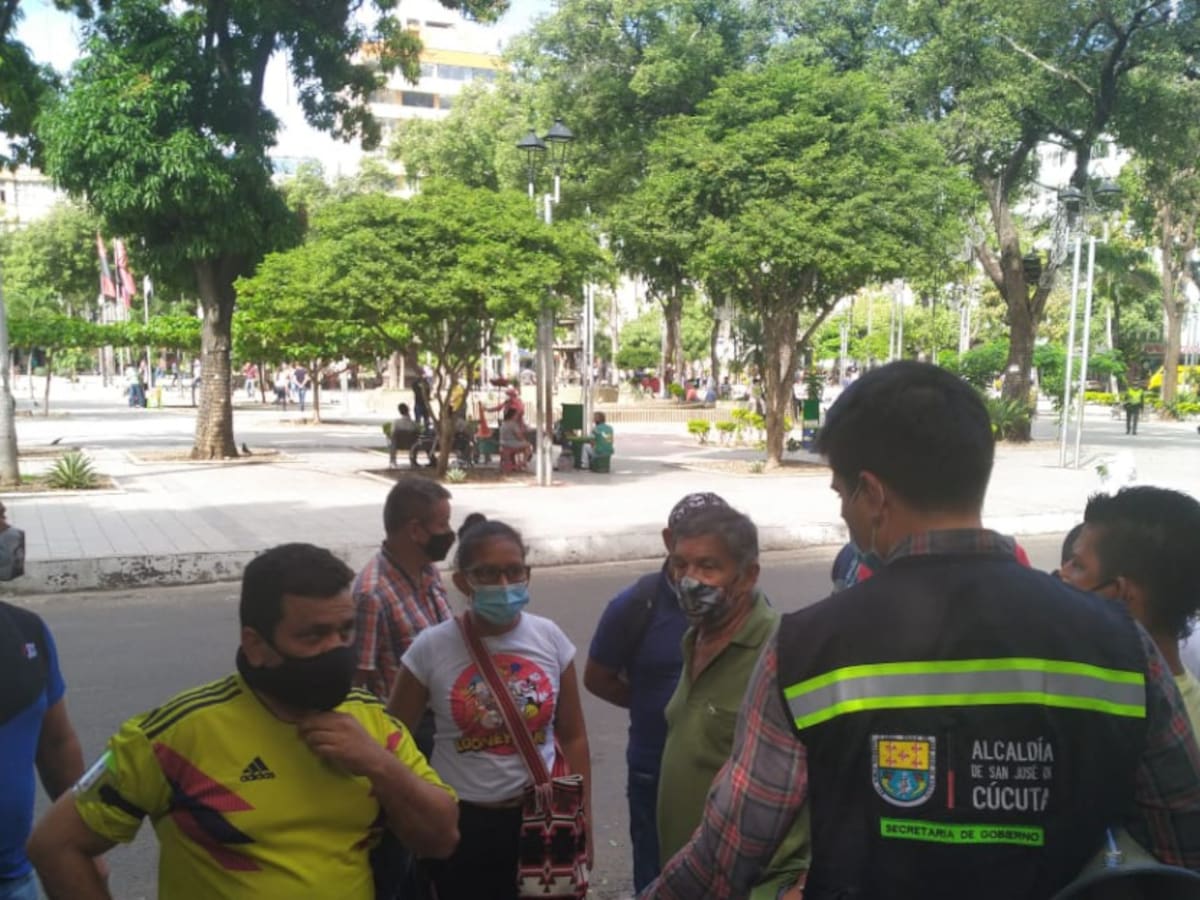 Informales piden trabajar temporada de navidad en centro de Cúcuta