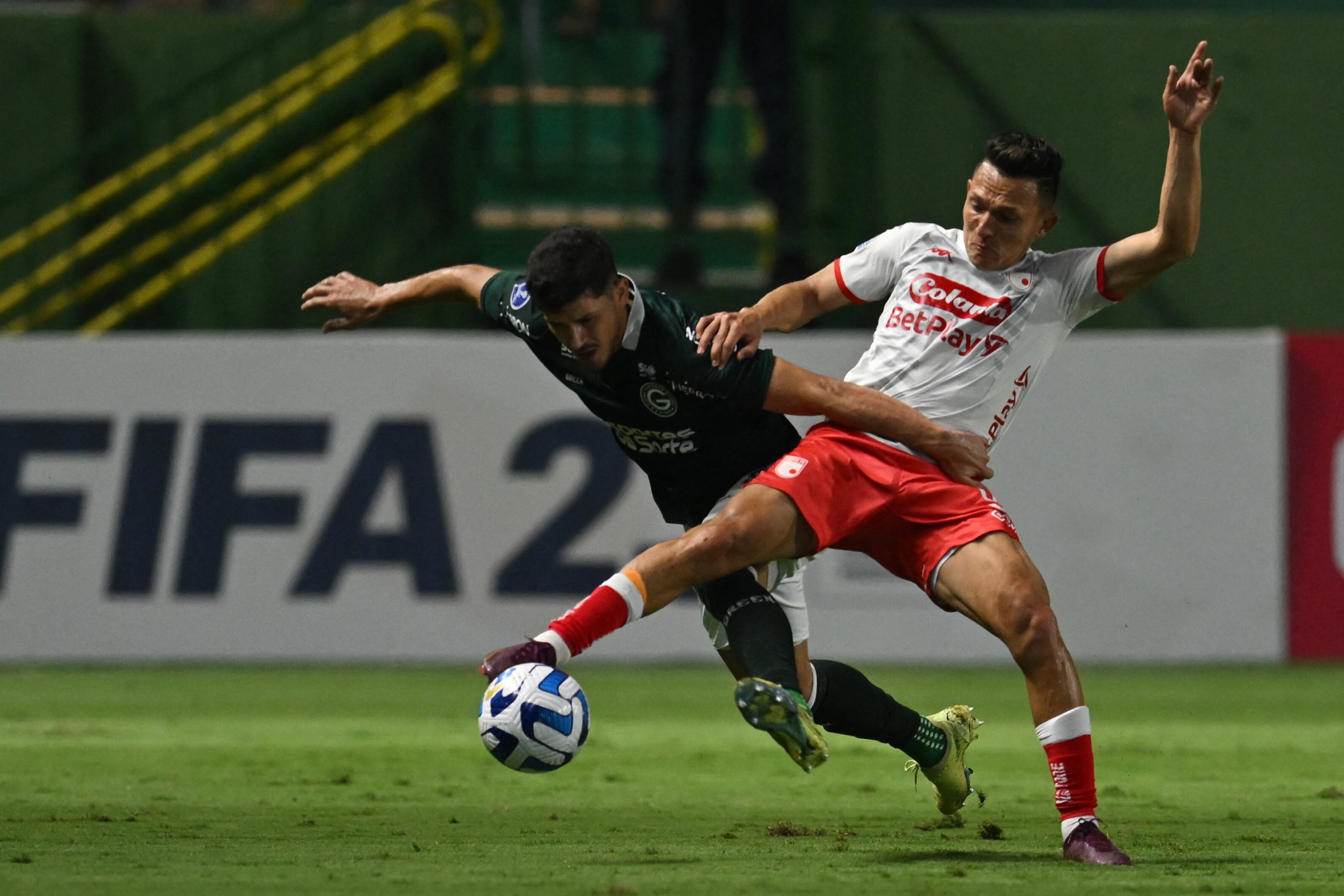 Duelo entre Goias y Santa Fe por la Copa Sudamericana. (Photo by EVARISTO SA / AFP) (Photo by EVARISTO SA/AFP via Getty Images)